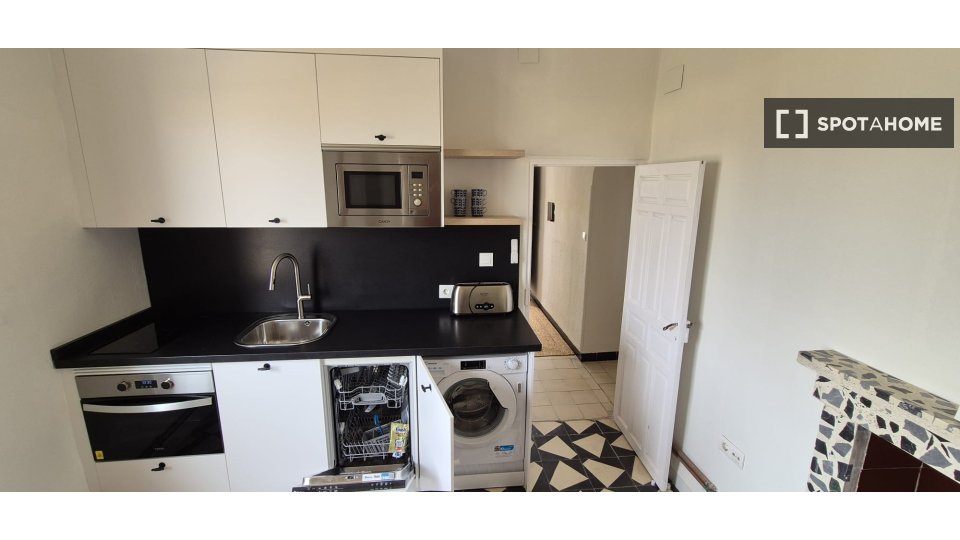 Double room Granada, 3 beds, 100m² — photo 5