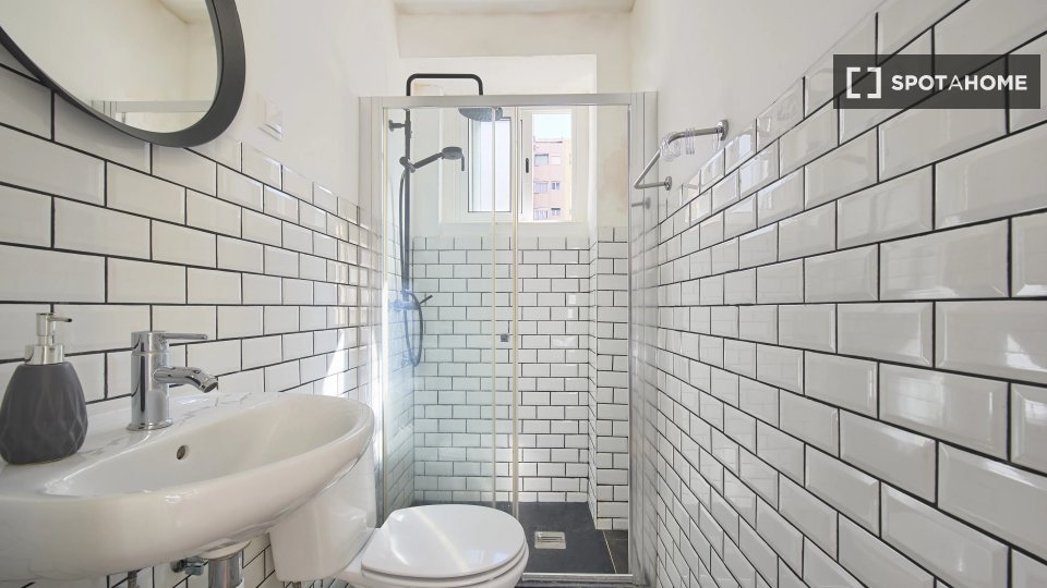 Double room Lisbon, 6 beds — photo 14