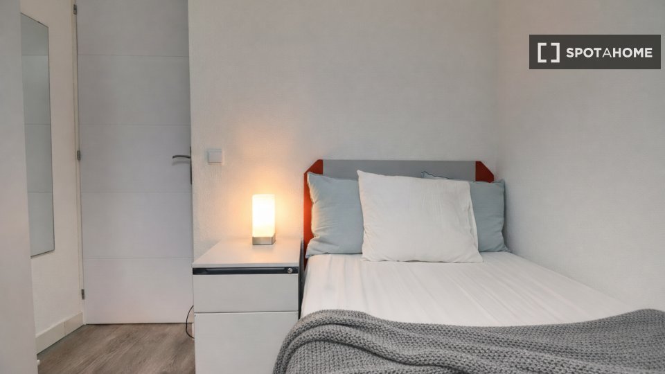 Double room Madrid, 4 beds — photo 21