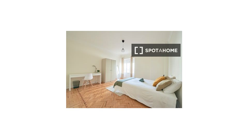 Double room Lisbon, 5 beds — photo 14