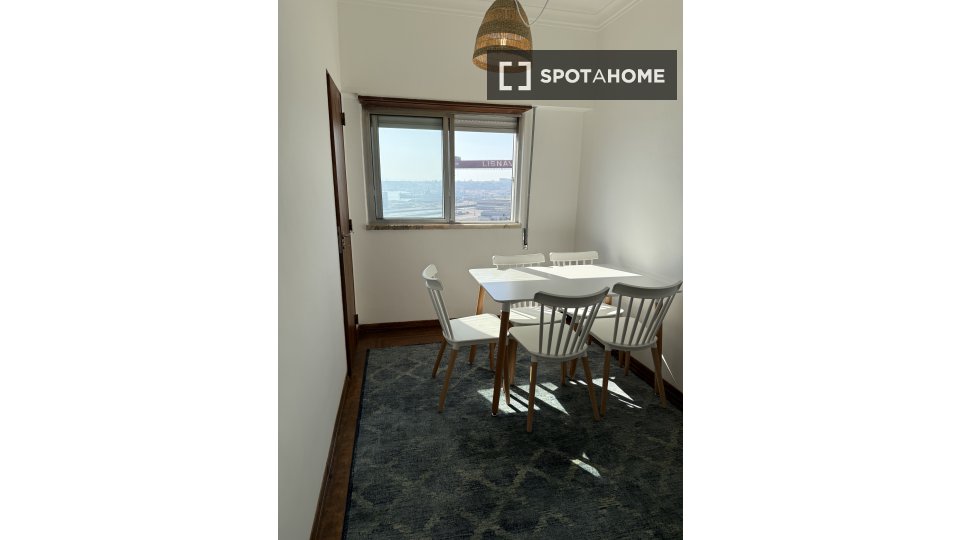 Double room Lisbon, 4 beds, 124m² — photo 9