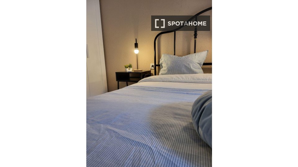 Double room Alicante, 5 beds, 120m² — photo 11