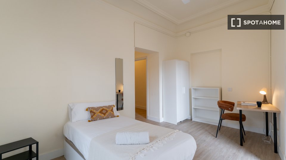 Double room Madrid, 9 beds — photo 9