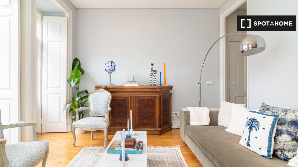 Apartment Lisbon, 2 beds, 129m² — photo 17