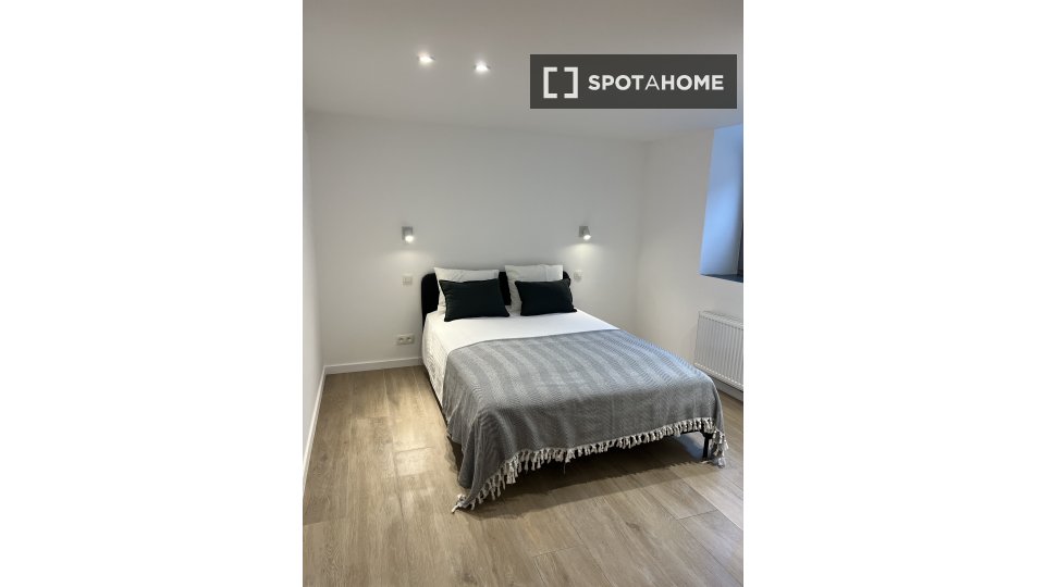 Double room Brussels, 9 beds, 13m² — photo 16