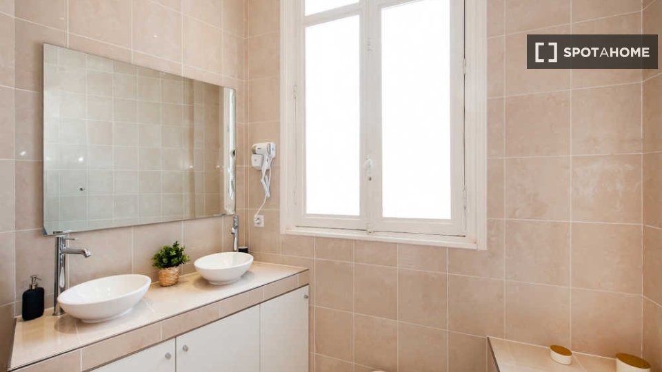 Double room Paris, 7 beds, 220m² — photo 18