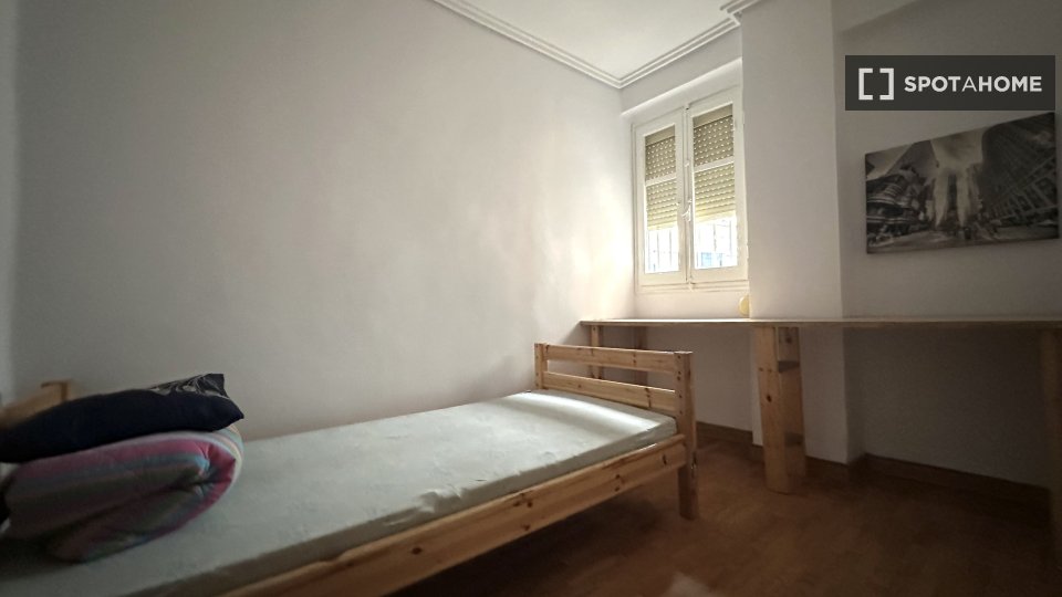 Double room Valencia, 3 beds, 90m² — photo 4
