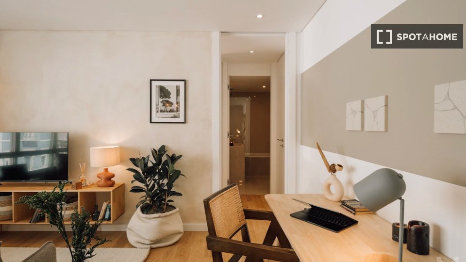 Apartment Lisbon, 1 bed, 57m² — photo 3