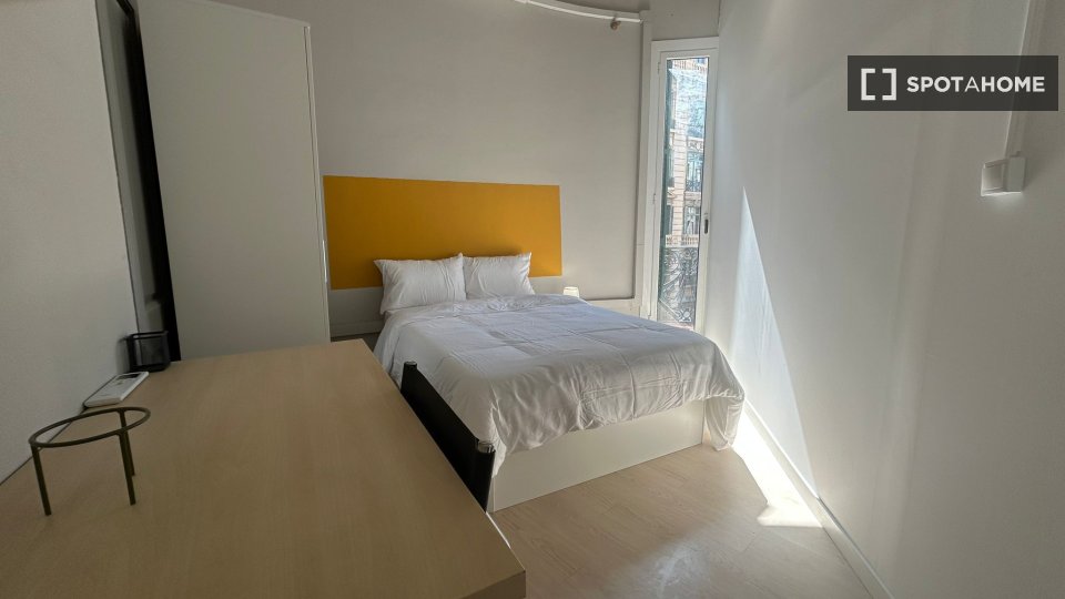 Double room Barcelona, 8 beds, 180m² — photo 3