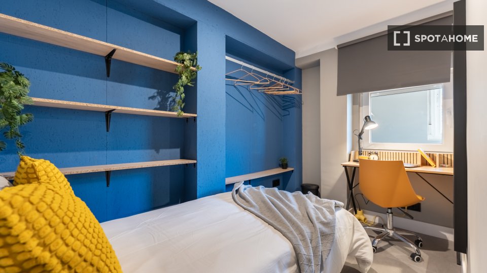 Double room Madrid, 6 beds, 70m² — photo 17