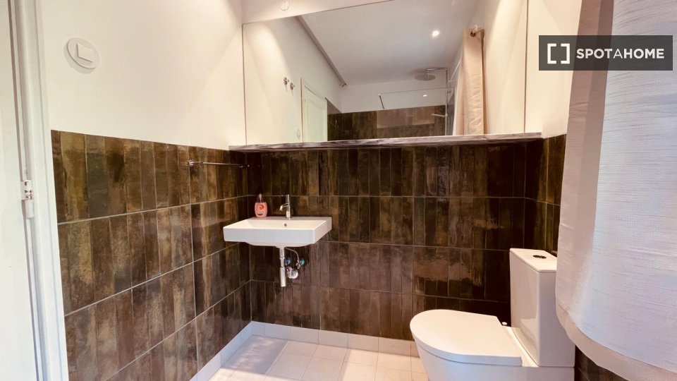 Double room Lisbon, 6 beds, 20m² — photo 2