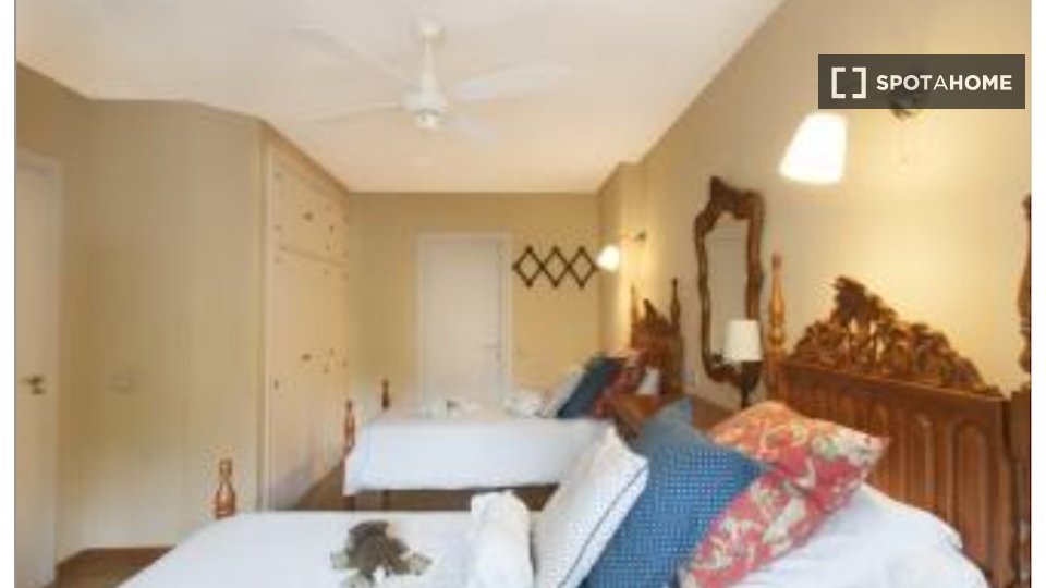 Double room Madrid, 4 beds — photo 8