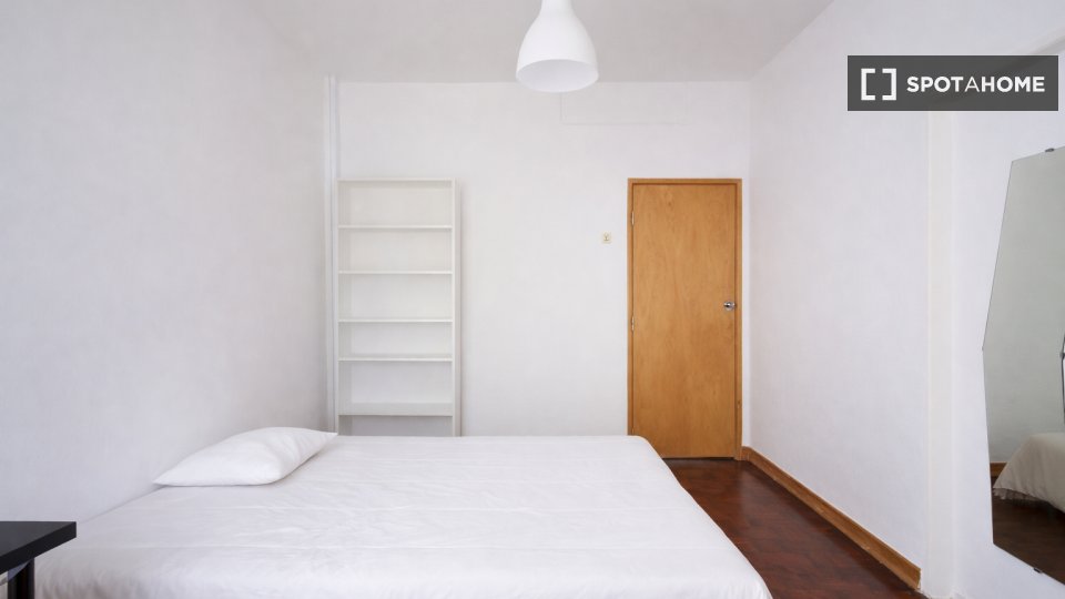 Double room Lisbon, 6 beds — photo 27