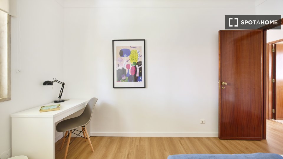 Double room Lisbon, 6 beds, 150m² — photo 7