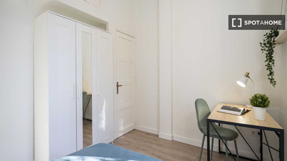 Double room Madrid, 17 beds — photo 44