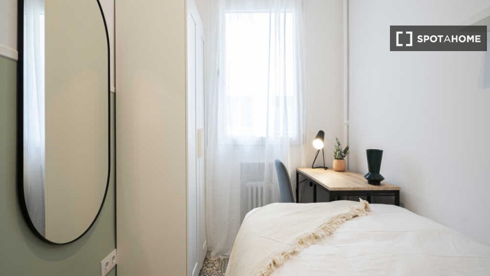 Double room Madrid, 5 beds — photo 43