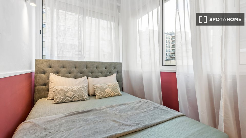 Double room Lisbon, 5 beds — photo 11