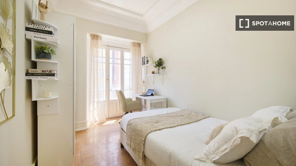 Double room Lisbon, 6 beds — photo 11