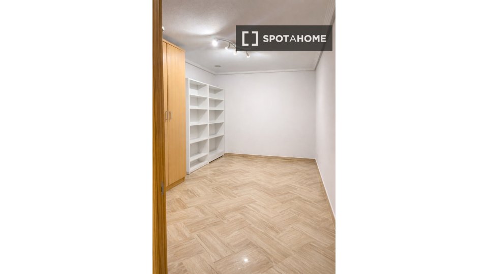 Apartment Alicante, 3 beds, 150m² — photo 18