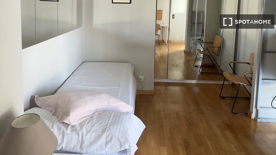 Double room Madrid, 4 beds, 130m² — photo 17