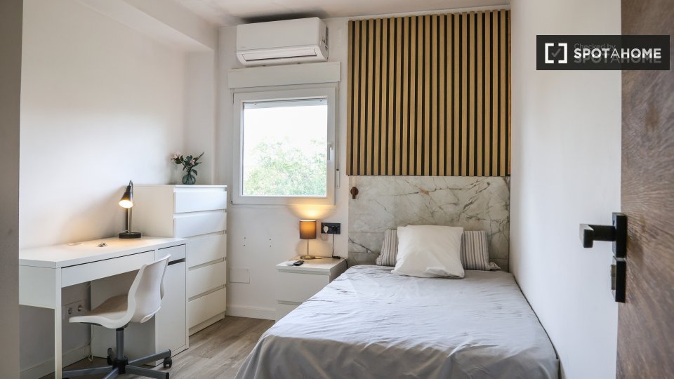 Double room Madrid, 3 beds, 85m² — photo 51