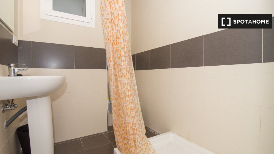 Double room Valencia, 3 beds, 80m² — photo 4