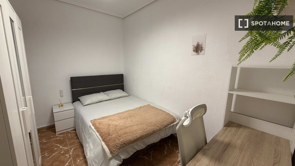 Double room Valencia, 5 beds — photo 4