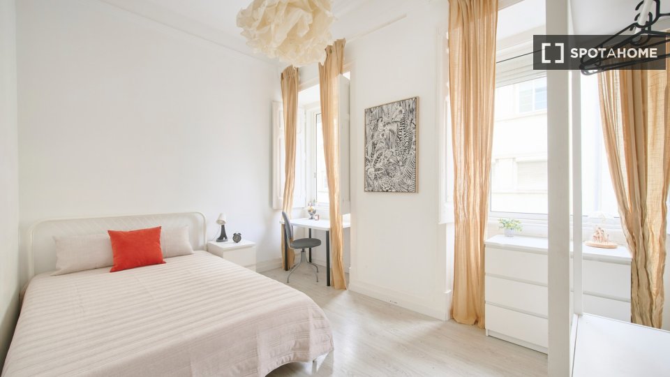 Double room Lisbon, 4 beds — photo 57