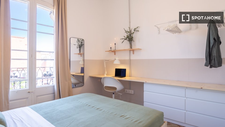 Double room Barcelona, 4 beds, 90m² — photo 7