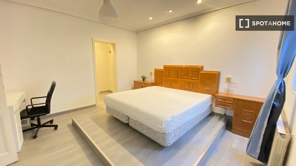 Double room Madrid, 7 beds, 180m² — photo 24