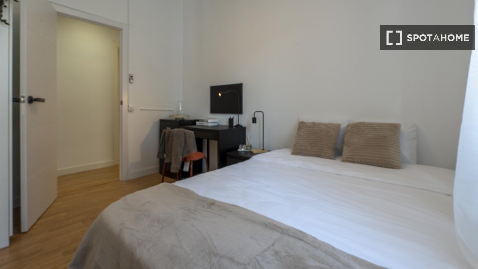 Double room Madrid, 5 beds — photo 11