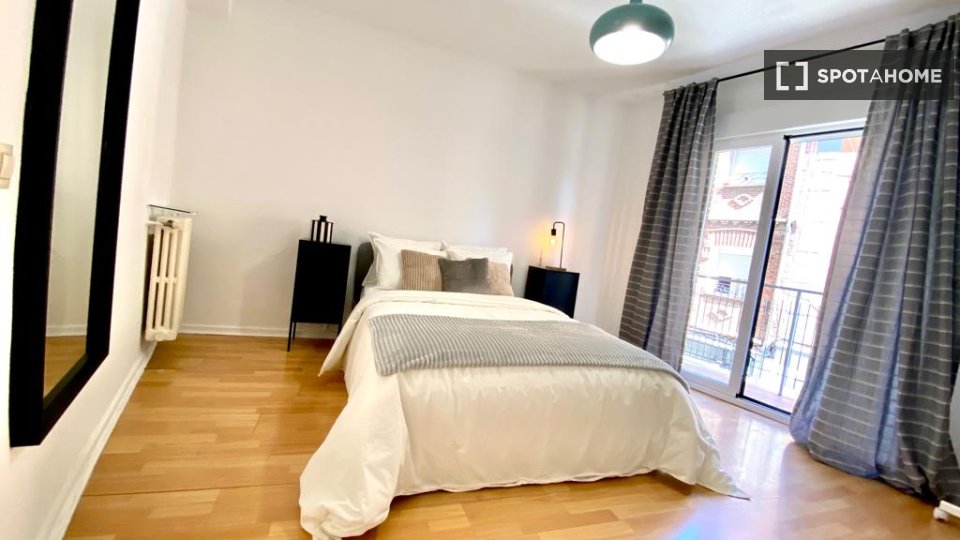 Double room Madrid, 5 beds — photo 17