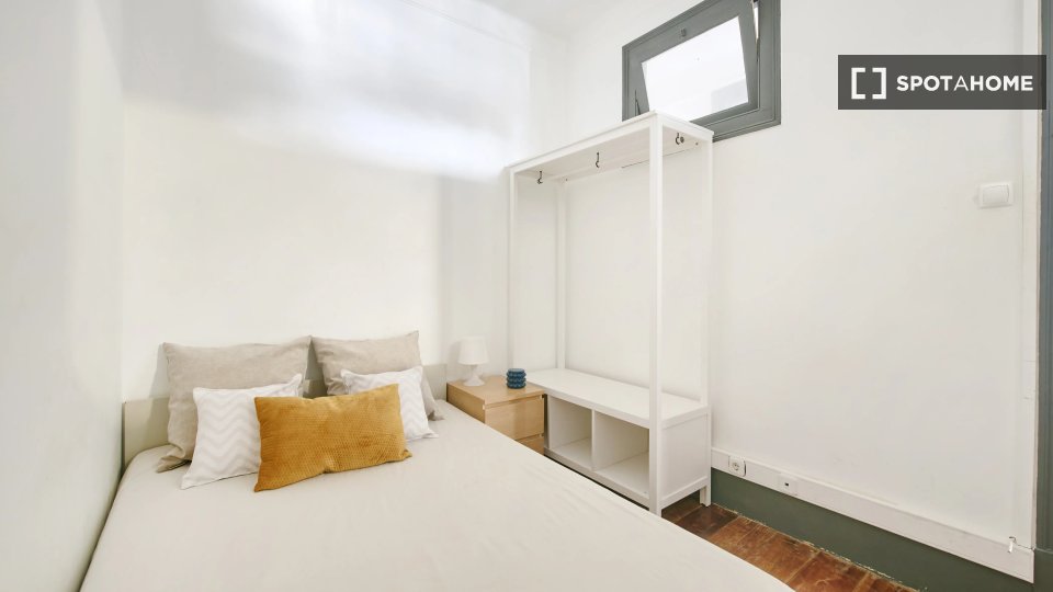 Double room Lisbon, 6 beds — photo 12