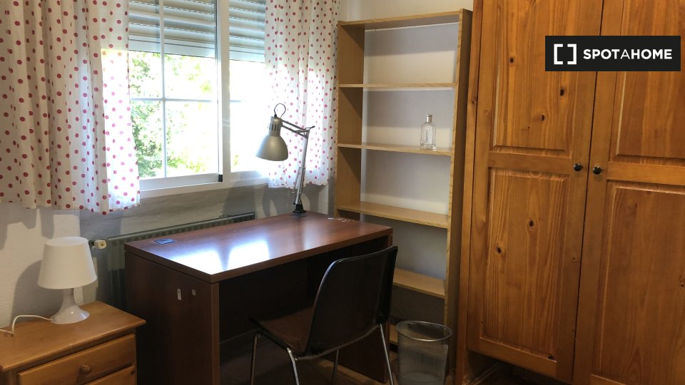 Double room Madrid, 11 beds, 300m² — photo 3