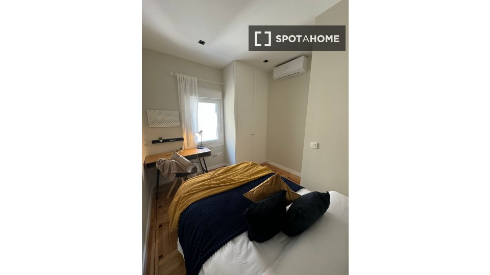 Double room Madrid, 8 beds, 139m² — photo 25