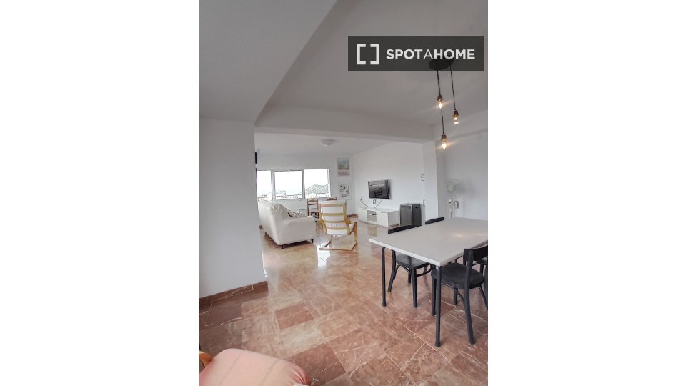 Double room Alicante, 5 beds, 140m² — photo 15