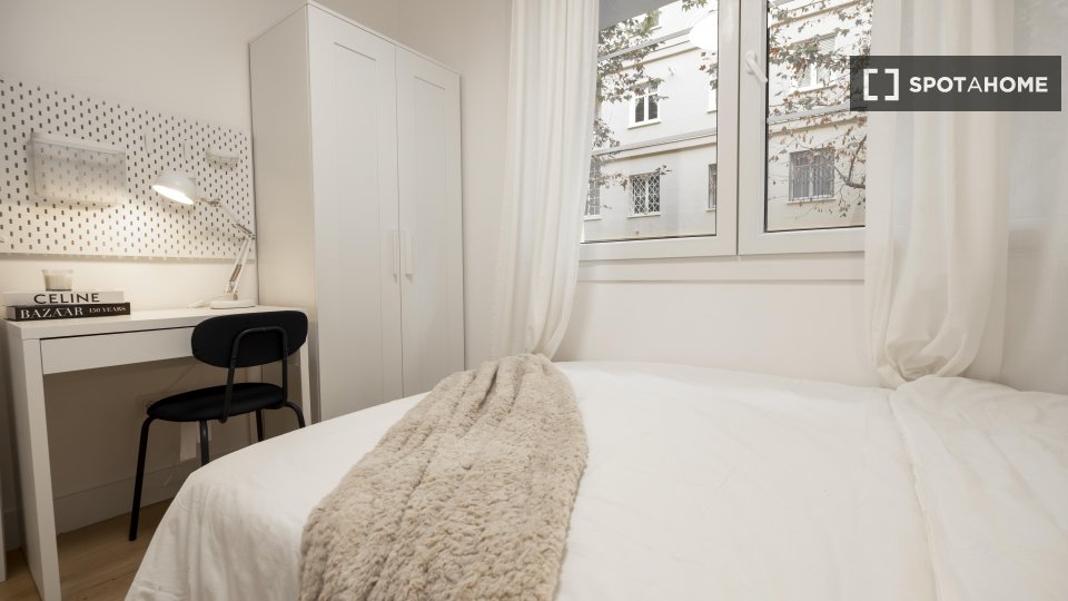 Double room Madrid, 7 beds — photo 39