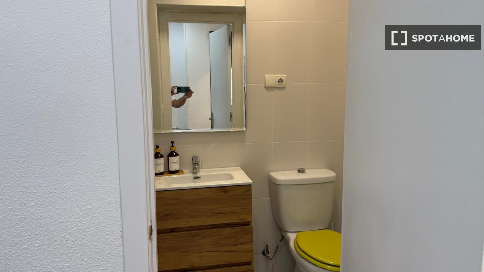 Appartamento con 2 camere da letto in affitto a Embajadores, Madrid - a Madrid
