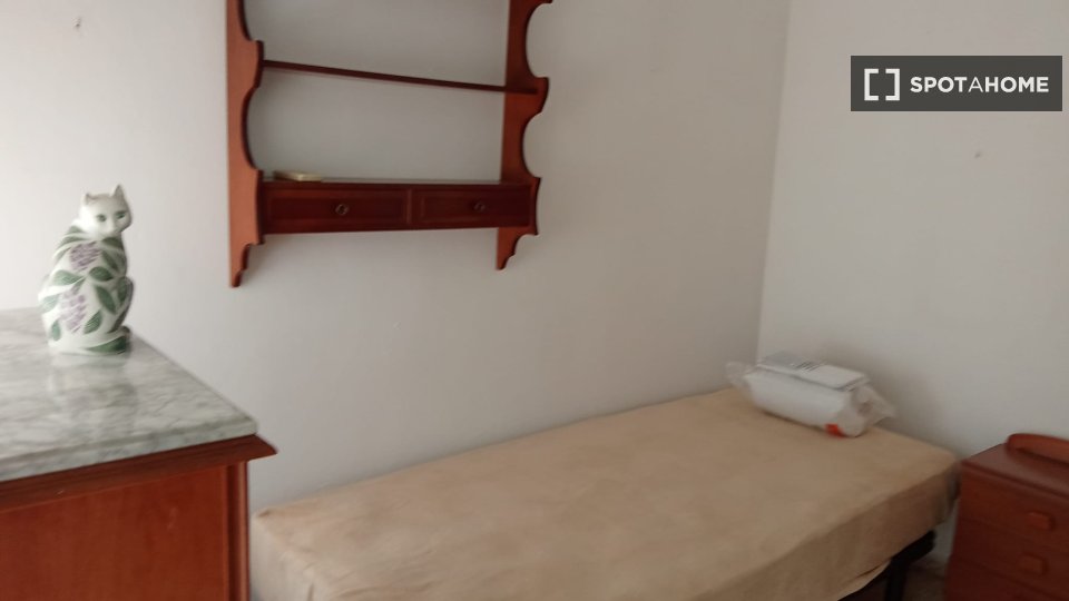 Double room Malaga, 3 beds, 60m² — photo 4