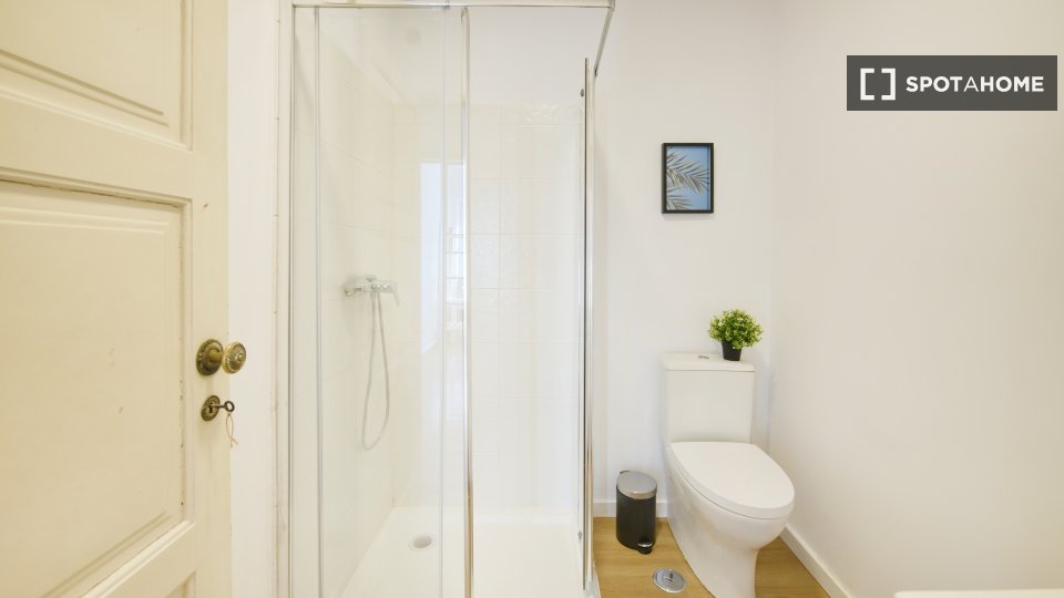 Double room Lisbon, 8 beds — photo 19
