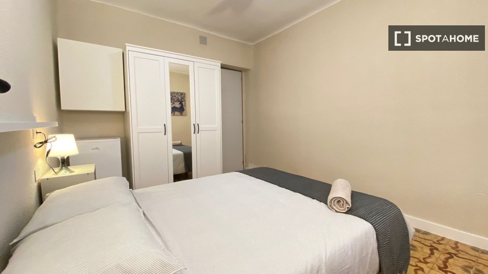 Double room Madrid, 5 beds — photo 2