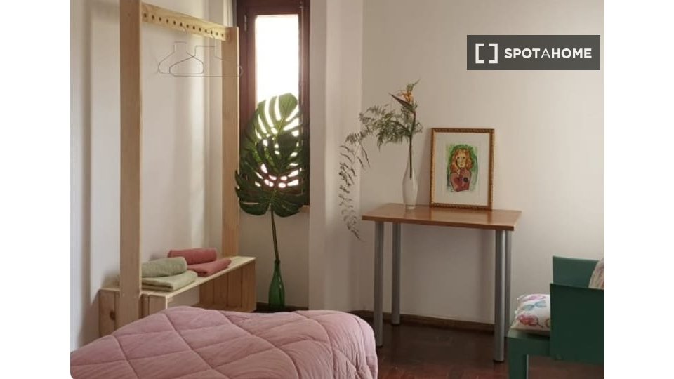 Double room Lisbon, 3 beds — photo 11