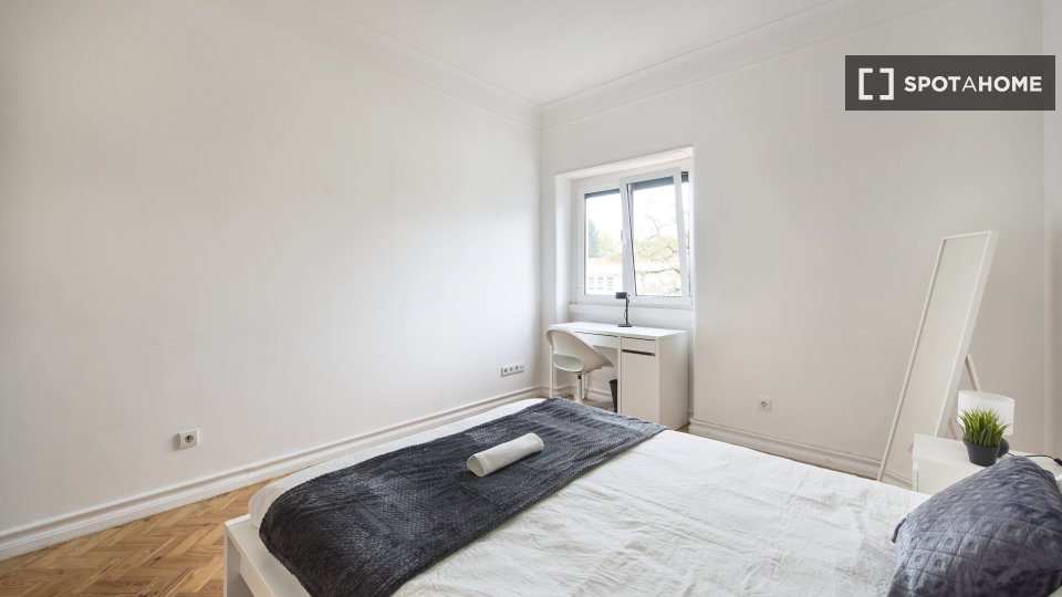 Double room Lisbon, 9 beds — photo 23