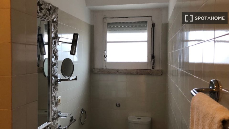 Apartment Lisbon, 4 beds — photo 13