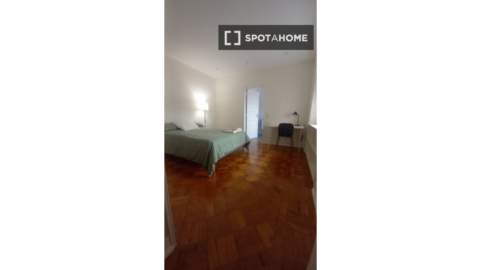 Double room Lisbon, 5 beds, 130m² — photo 17