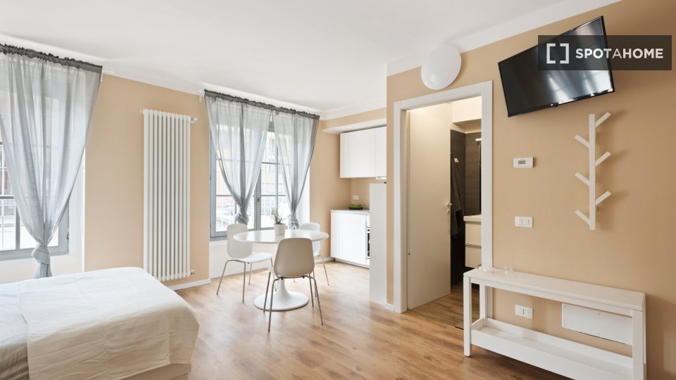 Intero studio a Milano