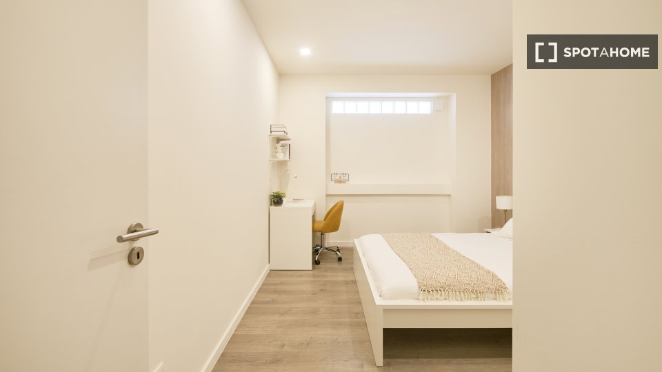 Double room Lisbon, 4 beds — photo 12