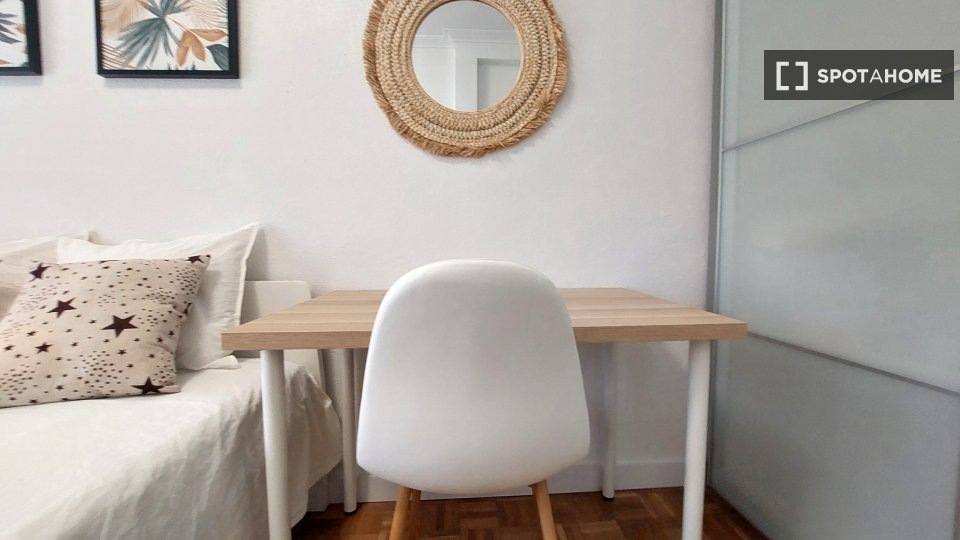 Double room Madrid, 4 beds, 61m² — photo 17