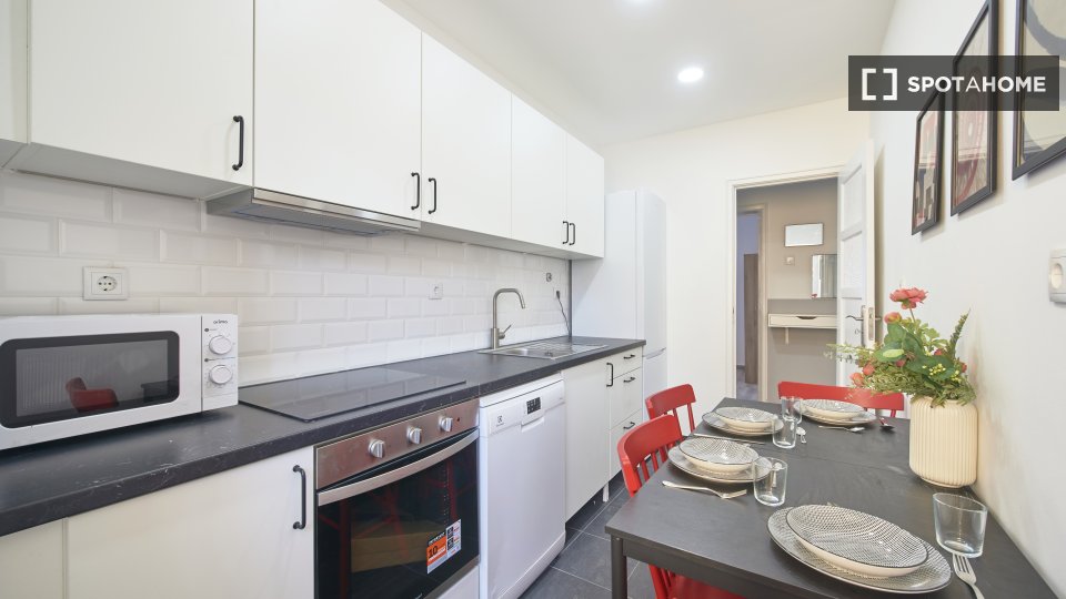 Double room Lisbon, 4 beds — photo 11