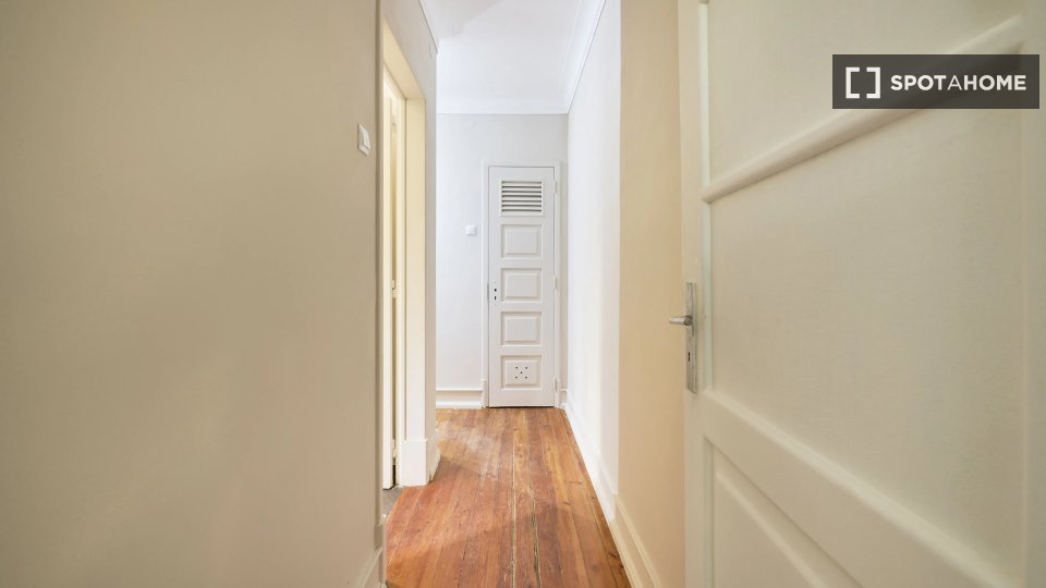 Double room Lisbon, 4 beds — photo 10